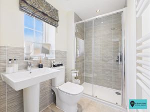 En Suite - click for photo gallery
